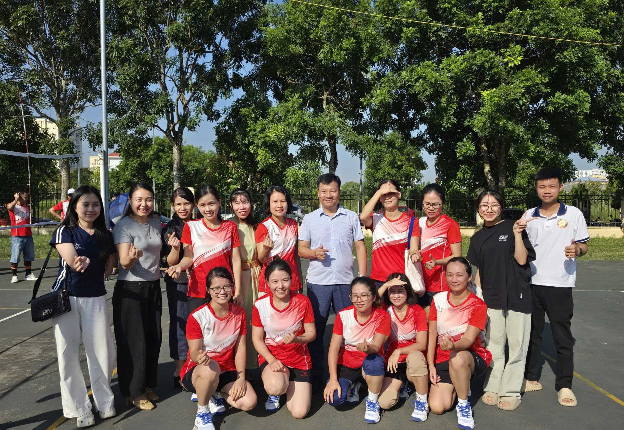 KHOA NGOẠI NGỮ ĐẠT GIẢI BA NỘI DUNG NỮ TẠI GIẢI BÓNG CHUYỀN HƠI VIÊN CHỨC, NGƯỜI LAO ĐỘNG TRƯỜNG ĐẠI HỌC HỒNG ĐỨC NĂM HỌC 2026 – 2027
